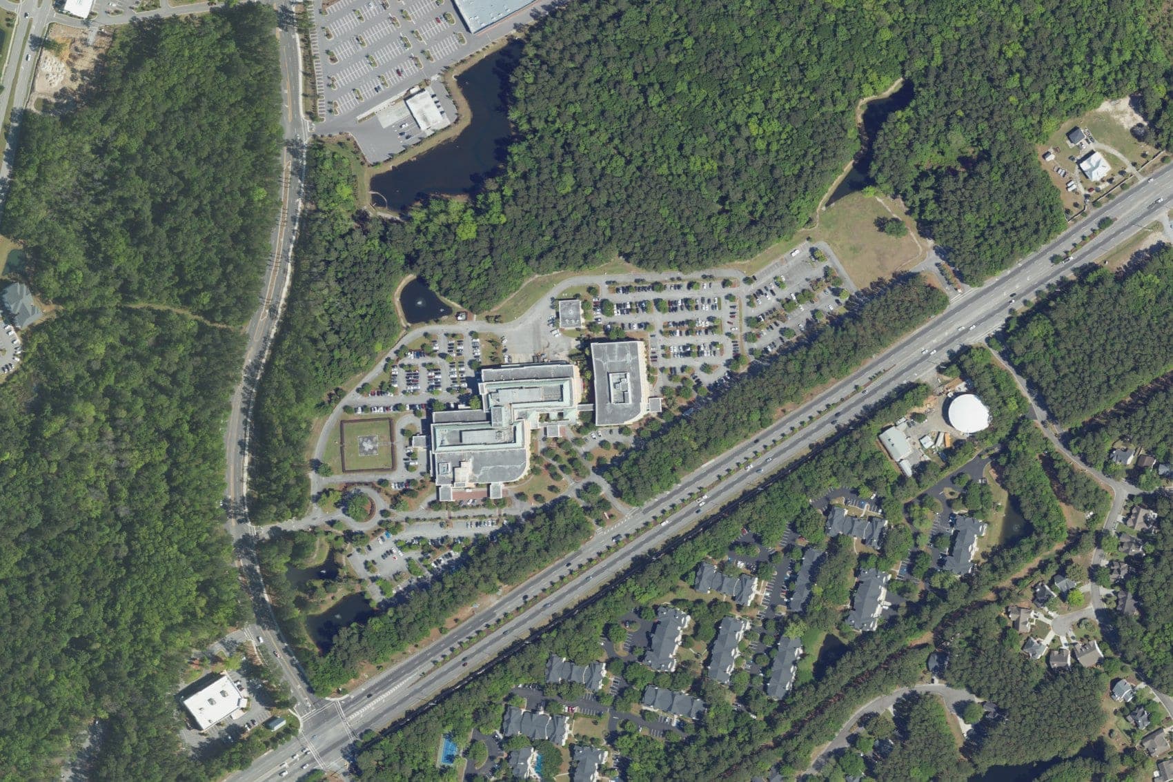 Roper St. Francis Mount Pleasant Hospital, at center, beside U.S. Highway 17 North in Mount Pleasant, in a U.S. Department of Agriculture aerial image from April 2023.