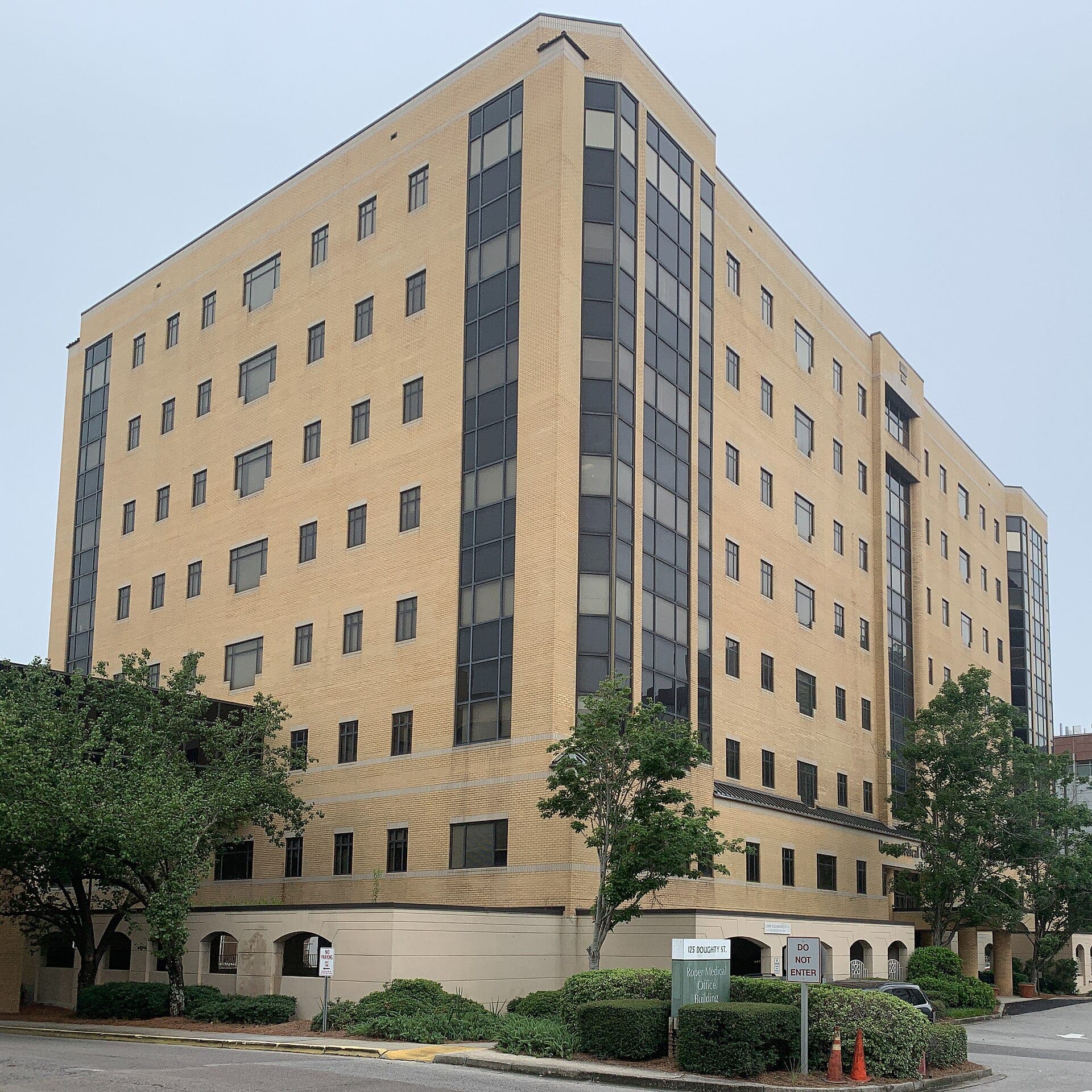 The Roper Medical Office Building at 125 Doughty St. in Charleston, shown in August 2020. Shriners Children's and MUSC Health's new outpatient pediatric burn clinic is in the building, according to Shriners Children's.